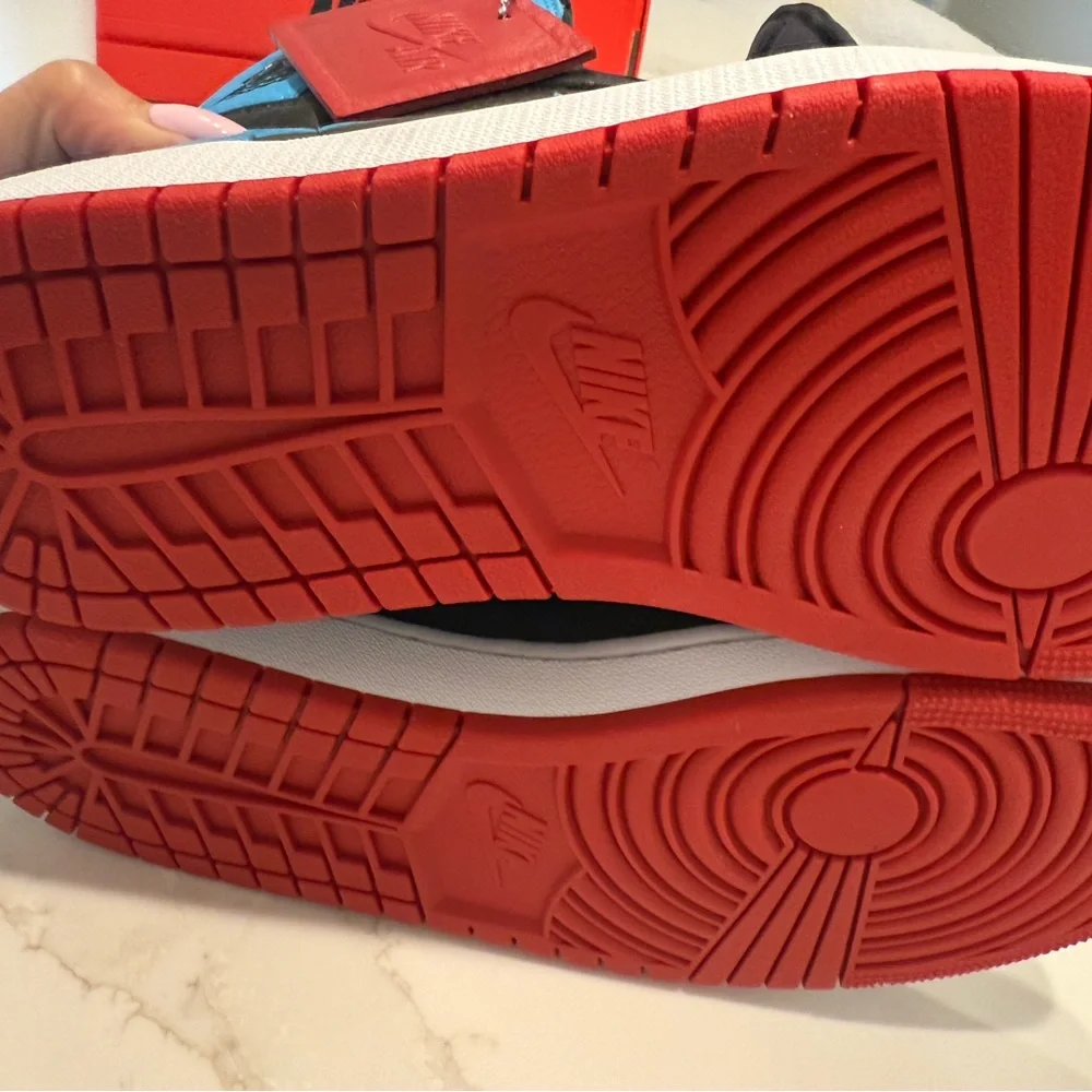 Nike women's - Red, Black, Blue - Picture 7 of 10